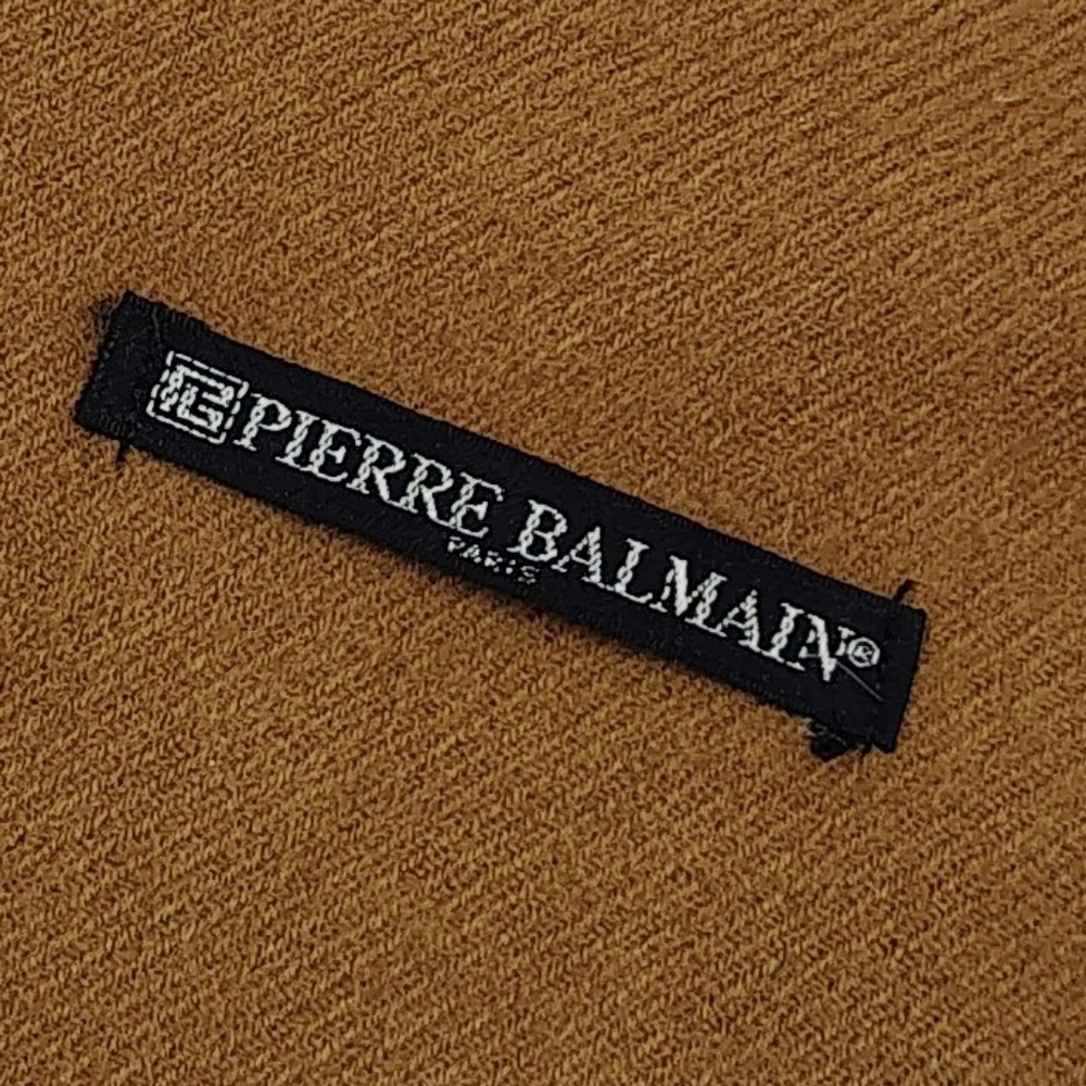Small discreet Pierre Balmain Black and dark Camel Label Patch